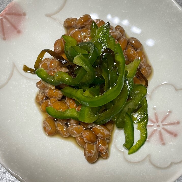 納豆 ( ピーマン 塩昆布 ごま油 )